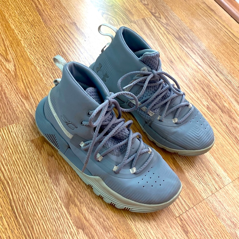 Under Armour Shoes size 3Y High Tops gray
